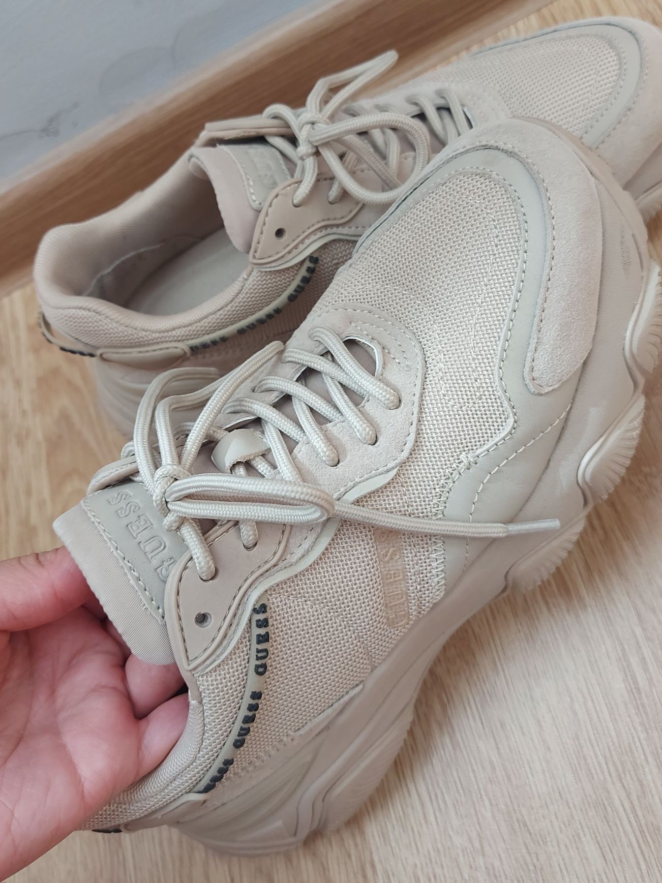 Маратонки  Guess