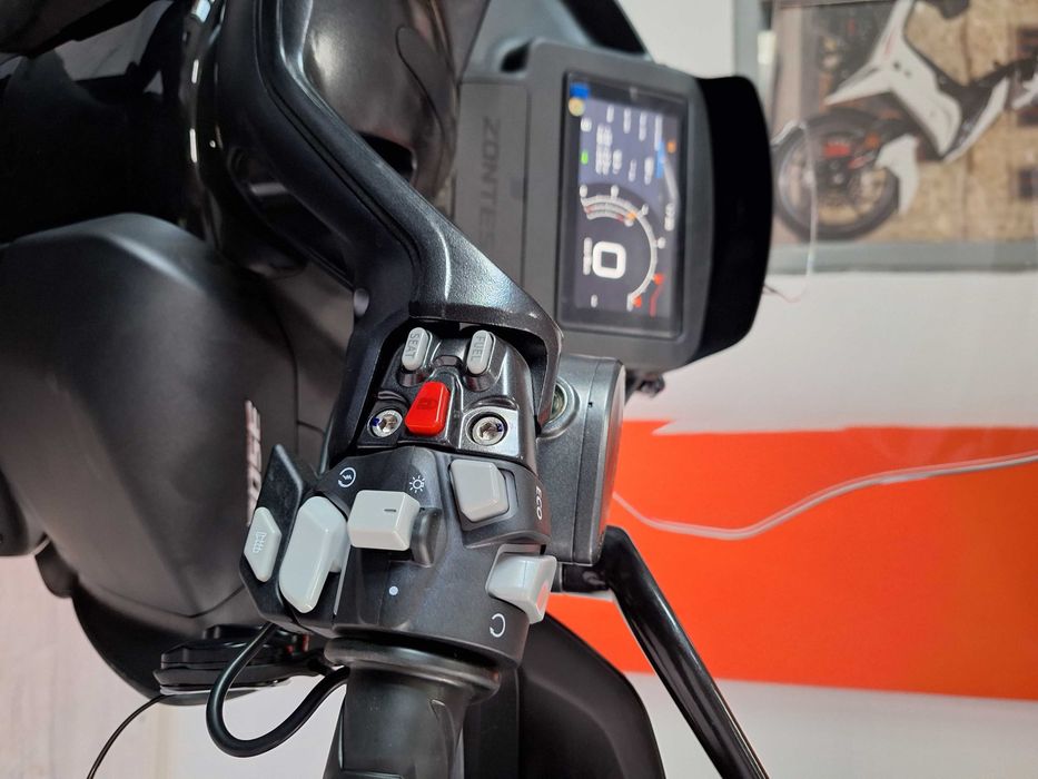 Maxiscuter Daytona Zontes E350 - puternic, comod, '' Rate ''