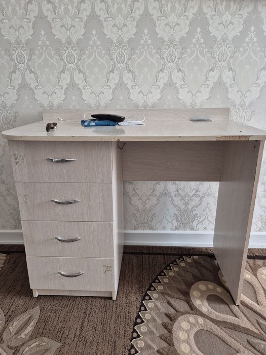 Продам стол для школьника