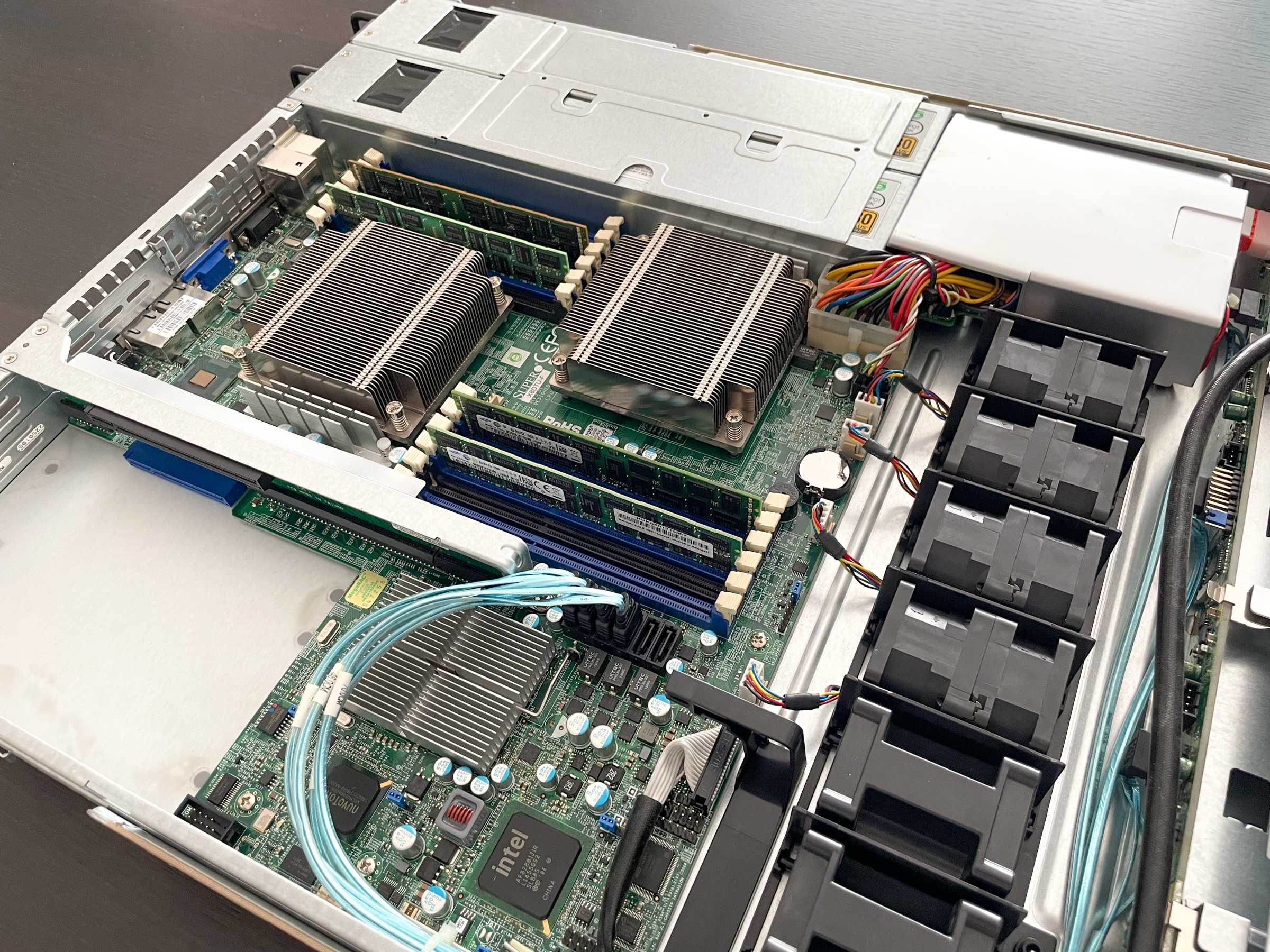 Server Supermicro 2x Xeon L5630, 32GB DDR3, surse redundante