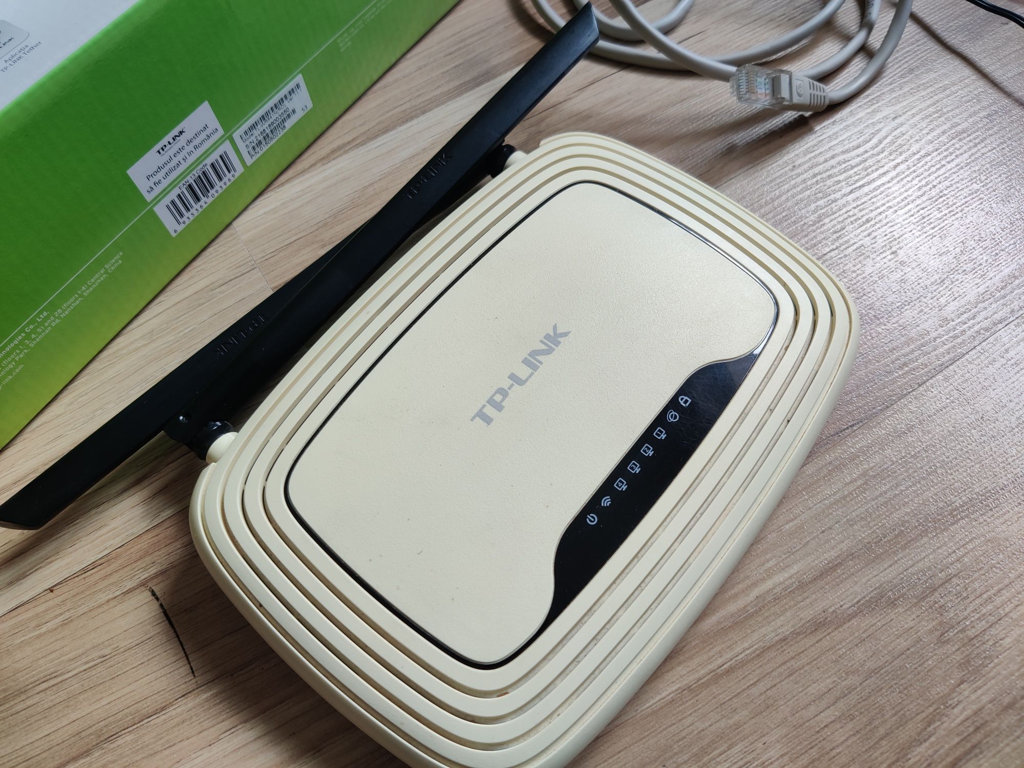 Router wireless TP-LINK TL-WR841N ! Cutie + Accesorii