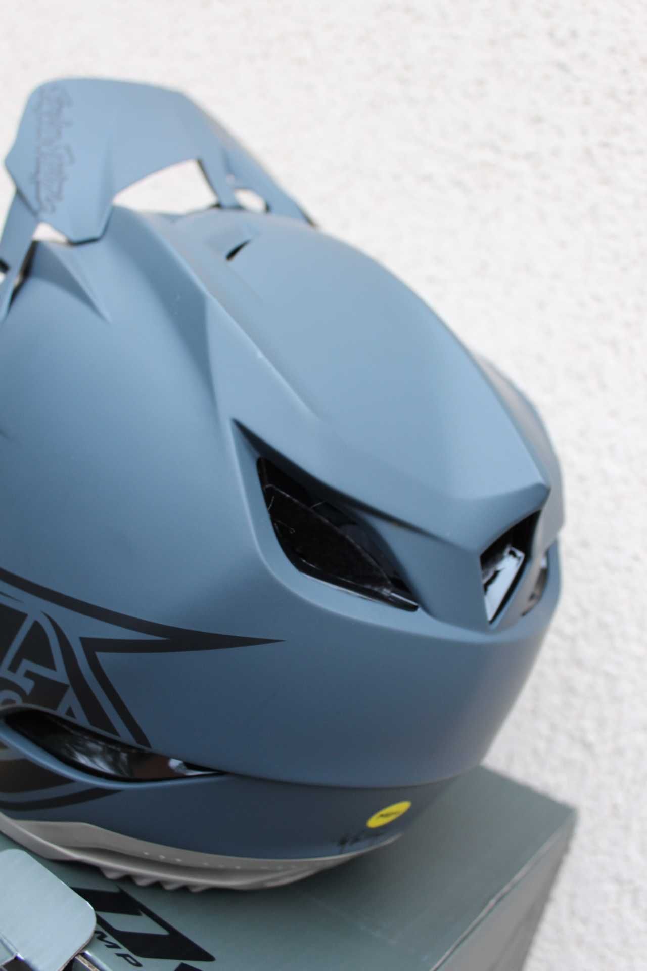 Troy Lee Designs - Stealth Gray D4 Composite Fullface M(57-58cm) Mips