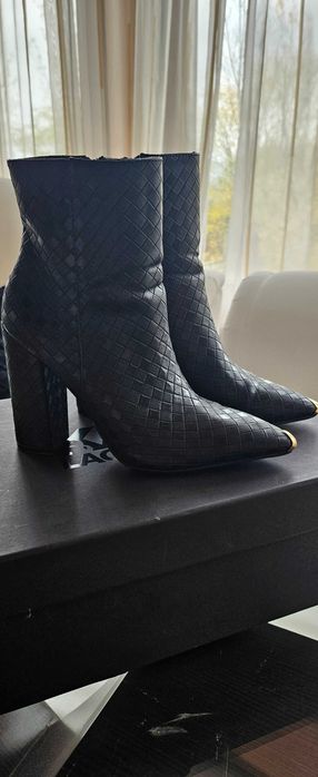 Нови боти с дебел ток