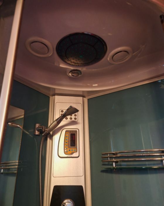 Cabina de dus nefolosită