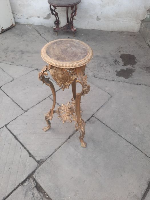 Продается подцветочник