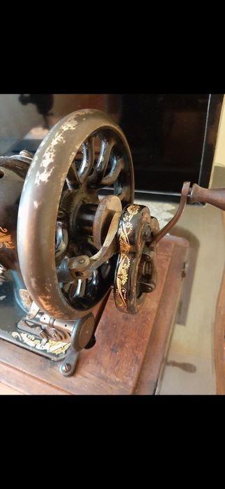 Vând masină Singer