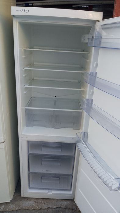 Frigider 2 uși arctic Indesit Whirlpool Indesit asigur transport