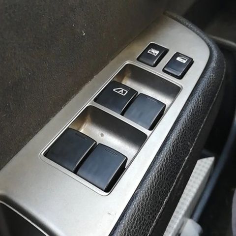 Nissan Tiida стеклоподъёмник кнопка