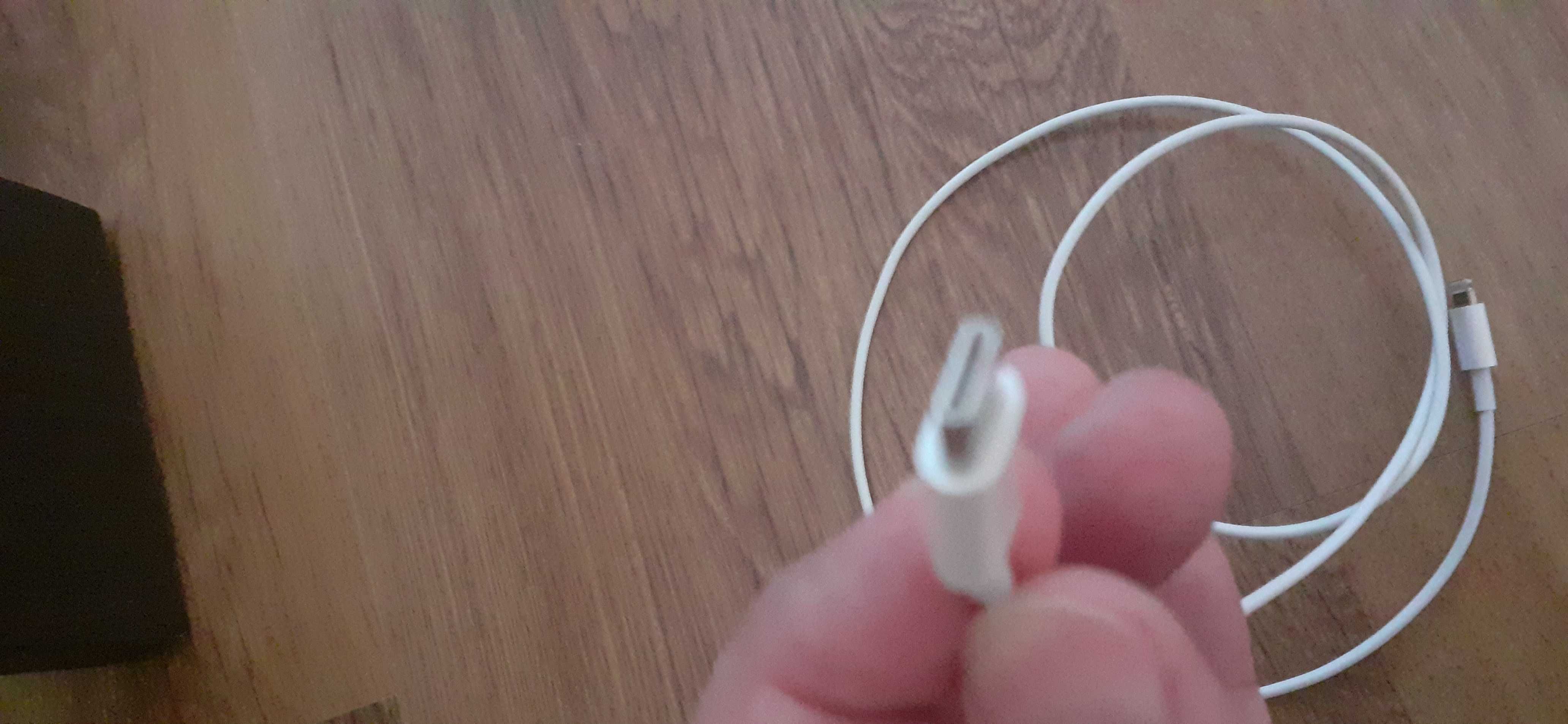 Кабел Apple USB-C към Lightning Cable (1 m).