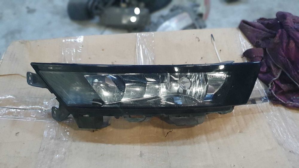 proiector stanga Skoda Rapid facelift 2015-2020
