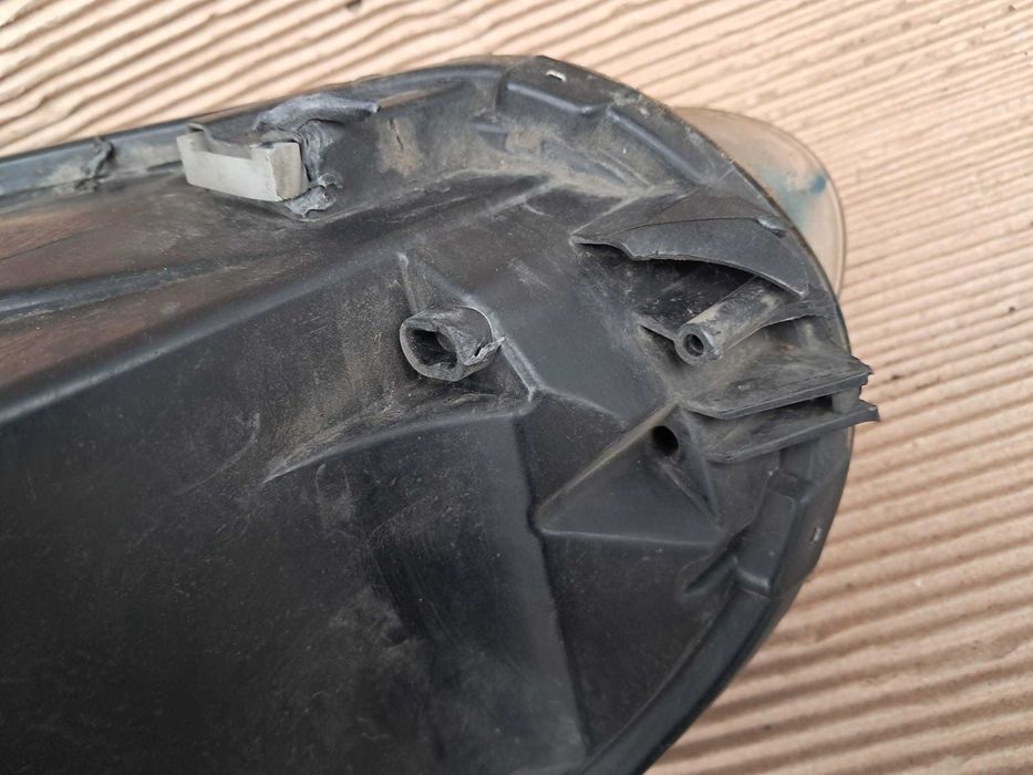 Vw Golf 5, far dreapta cu becuri si mufe, din dezmembrari