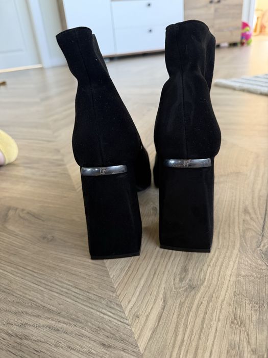 Ghete elegante cu toc Rizzoli