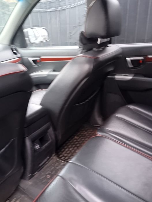 vând Hyundai santa Fe impecabil accept orice test detalii in privat