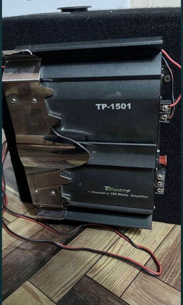 Vand subwoofer auto