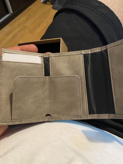 Vulkit port card piele