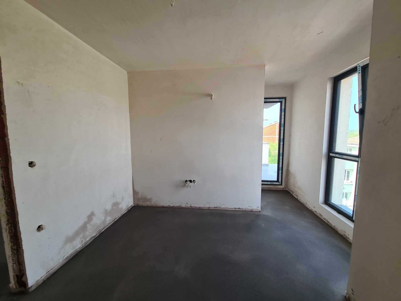 Продава се Тристаен апартамент в Хасково, Каменни - 102 кв.м за 767 €/кв.м - Снимка #5