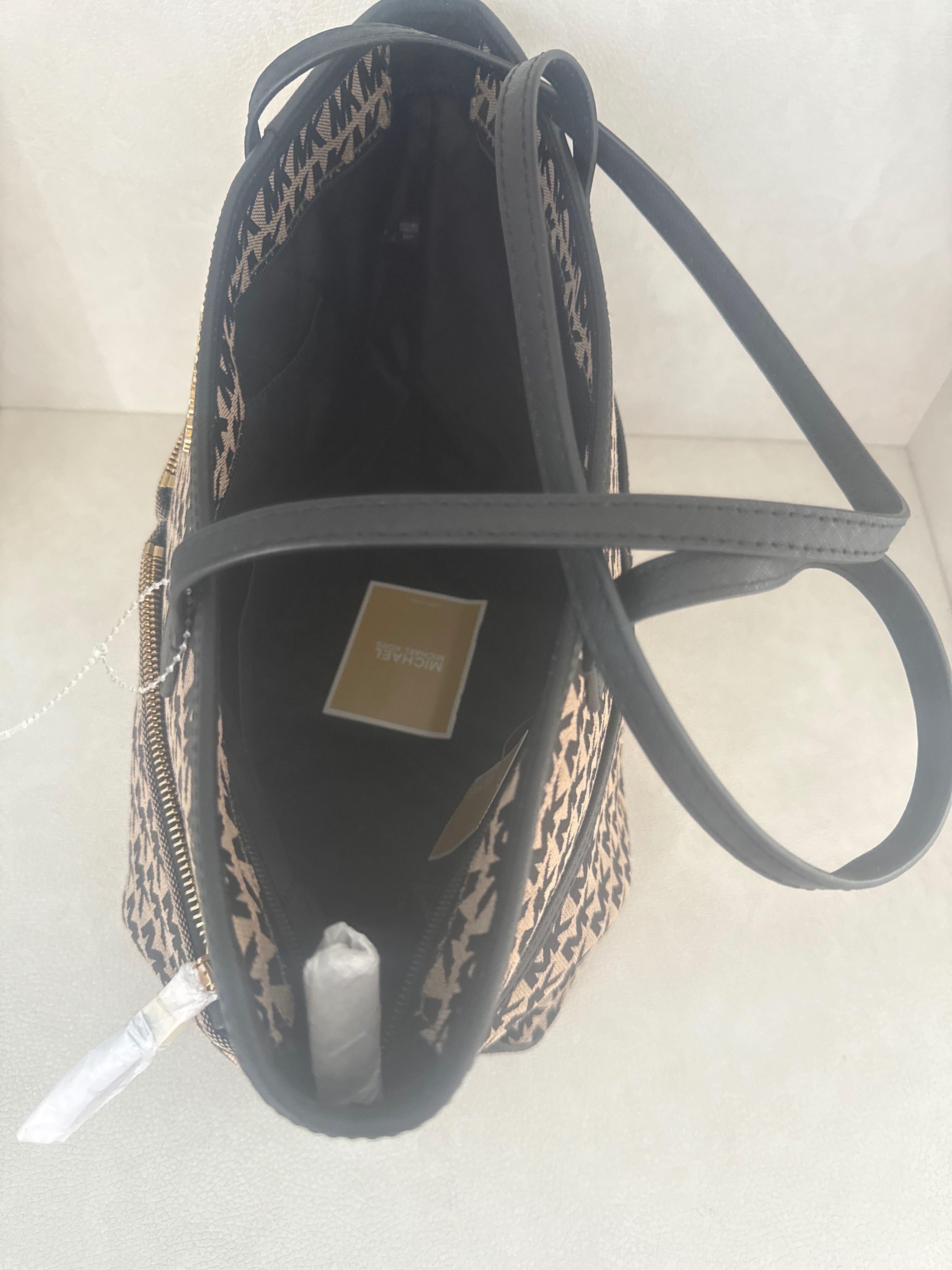 Дамска чанта Michael Kors, оригинал. Закупена е от USA.