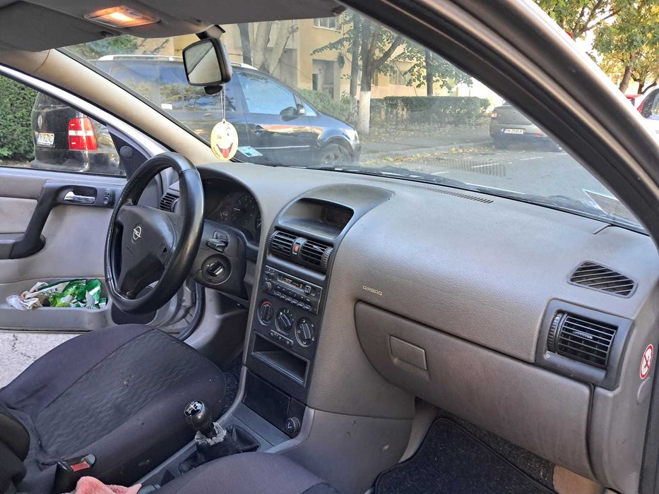 Mașină Opel Astra