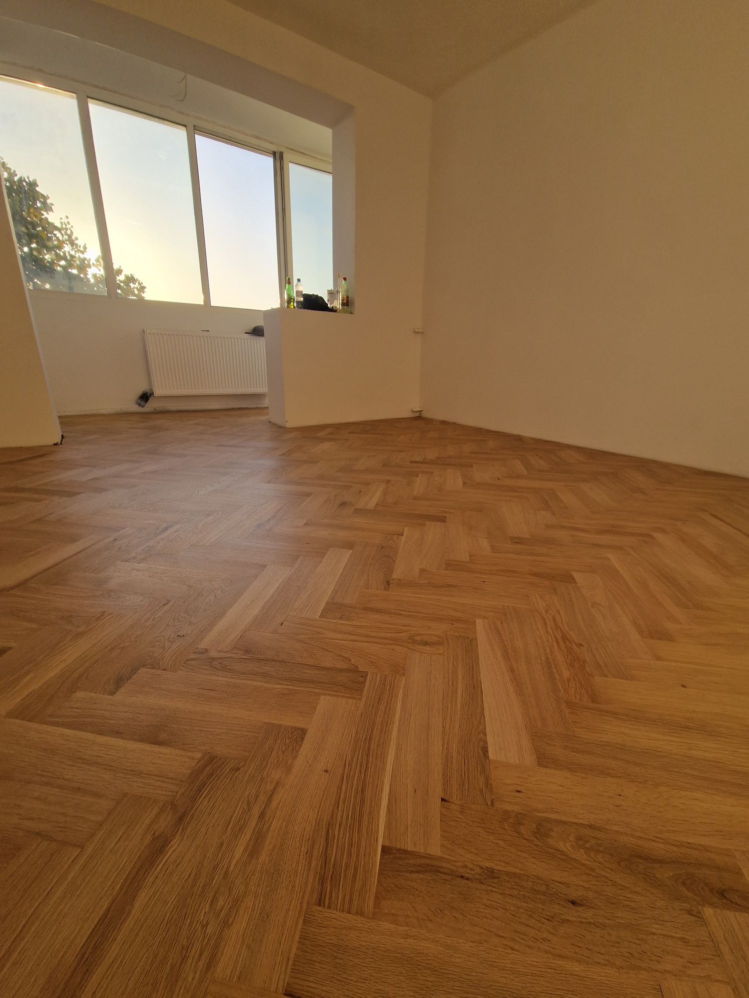 Reconditionare parchet, montaj plinte si parchet din lemn masiv.