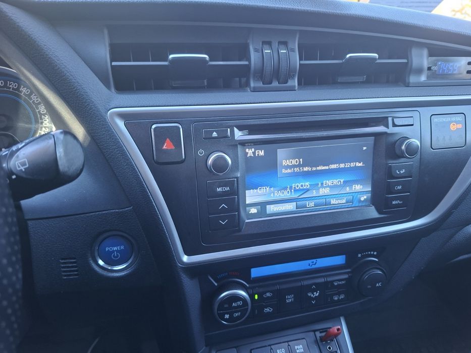 Toyota Auris 1.8 Хибрид/Газ