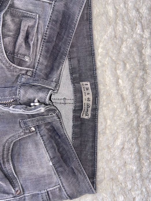 Blugi cu talie inalta