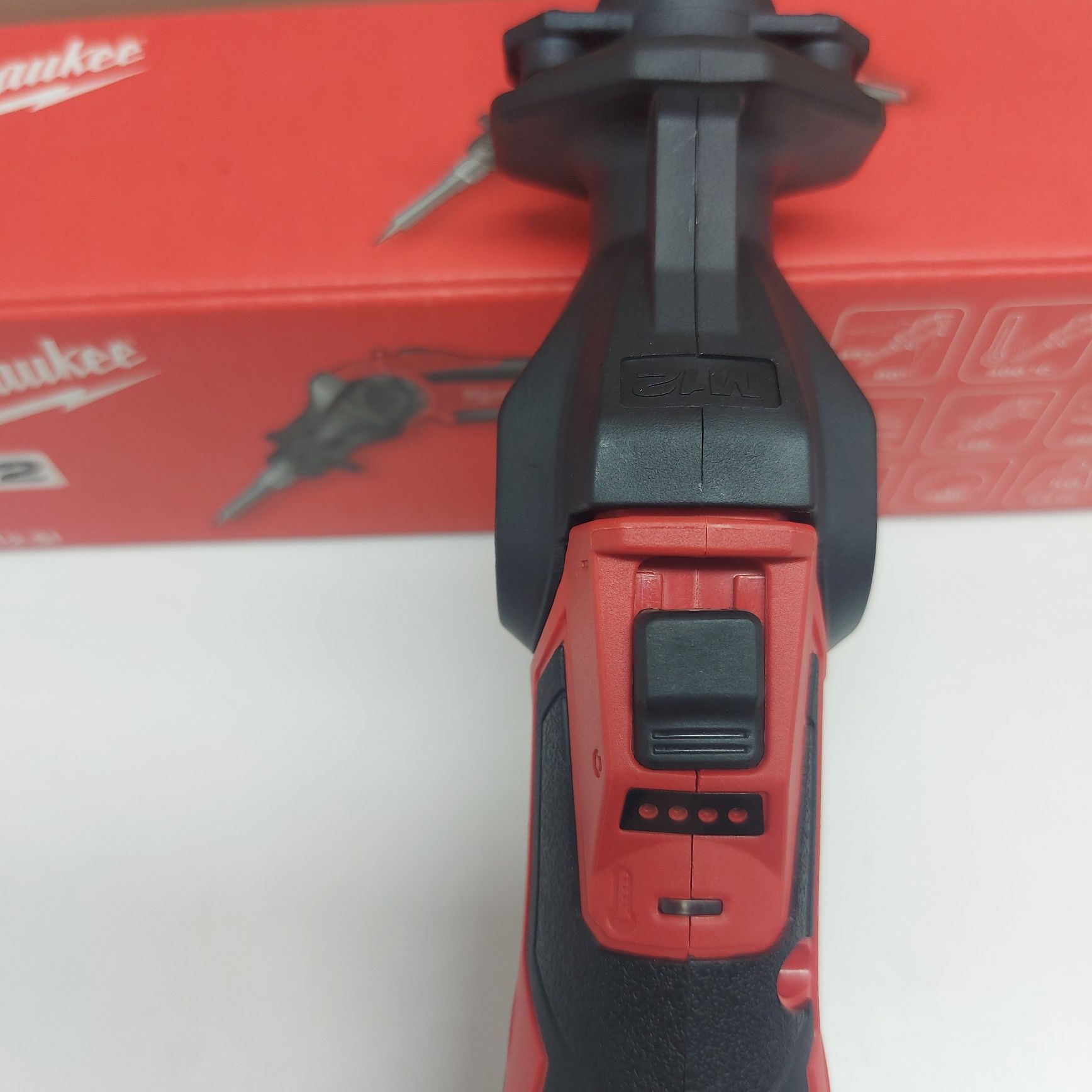 ПРОМОЦИЯ.Акумулаторен поялник Milwaukee M12 SI-0