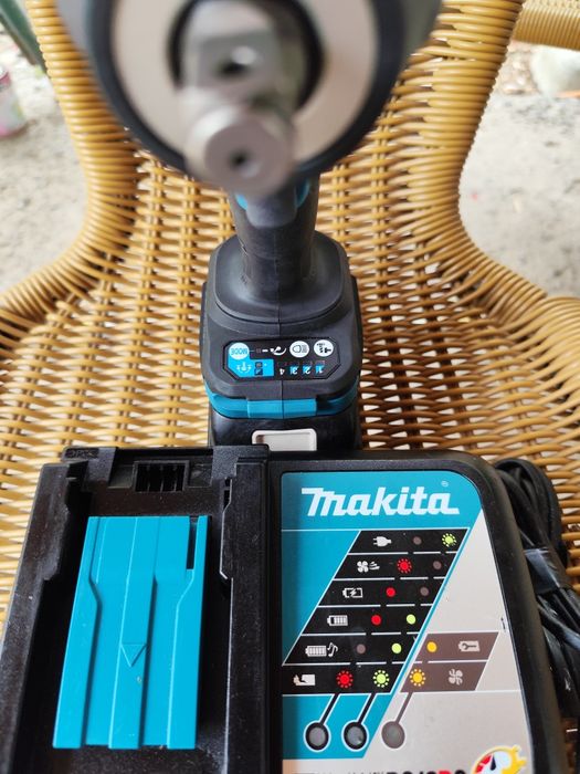 Pistol impact Makita DTW 700 nou