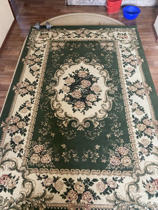 Ковер 3х2 б/у в отличном состоянии.