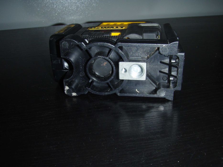 Nivela laser Dewalt DCE0822R + adaptor pentru 4 baterii AA