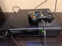 Vând consolă Xbox 360, cu două controlere
