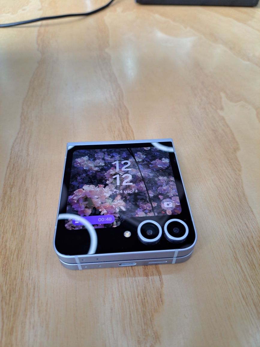 Samsung Galaxy Z Flip 6
