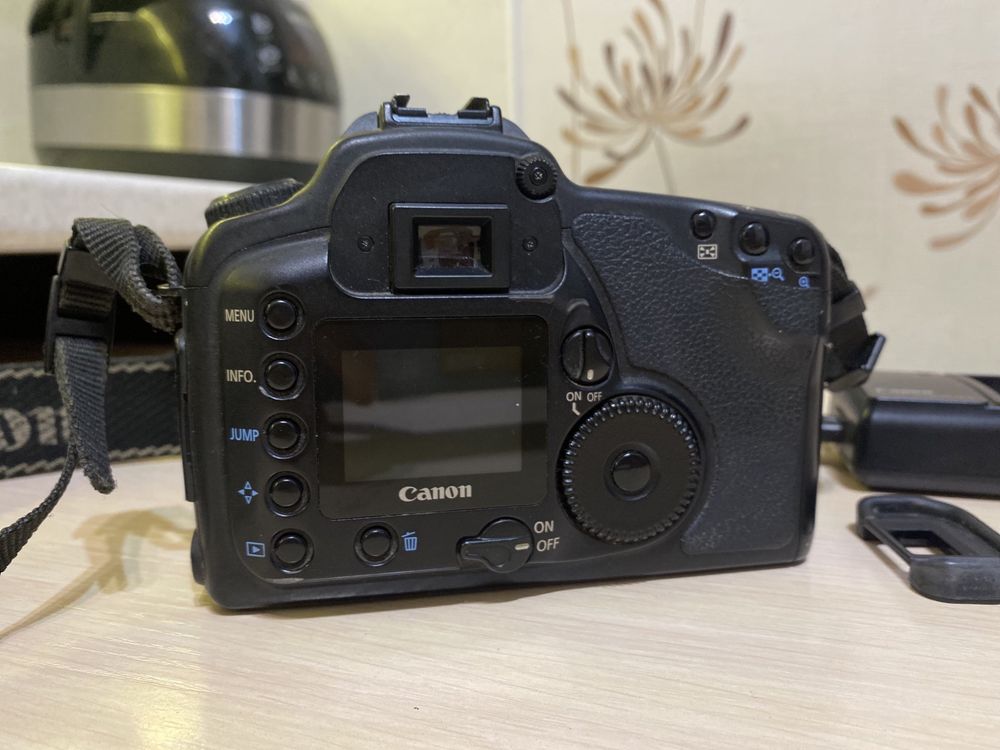 CANON DS6031 (EOS 10D)