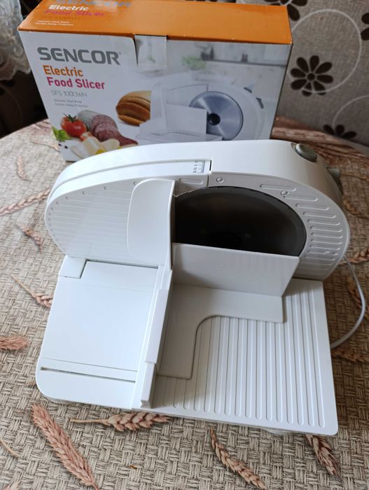 Електрическа резачка за колбаси, хляб
