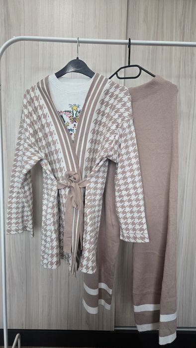 Дамски плетен сет