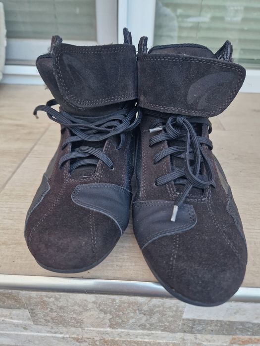 Дамски обувки за мотор