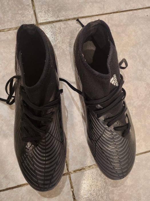 Футболни обувки Адидас