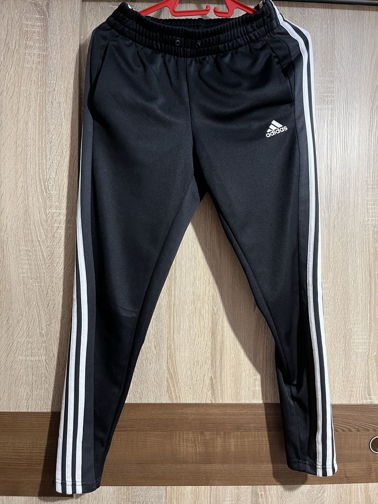 Дамски спортен екип Adidas