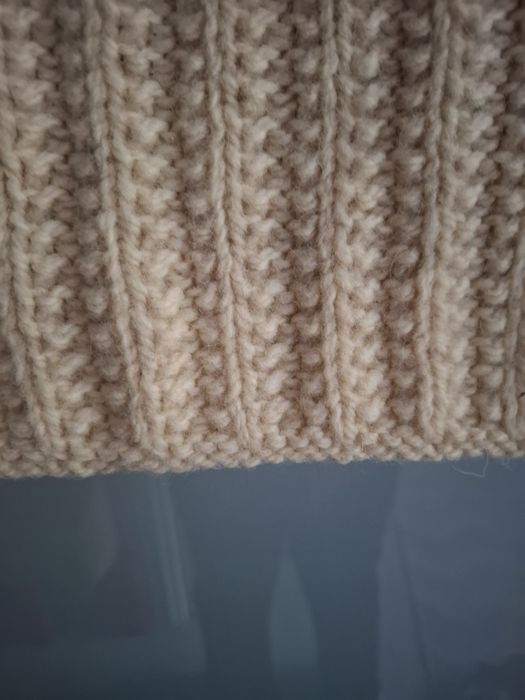 Fusta din lana tricotata manual