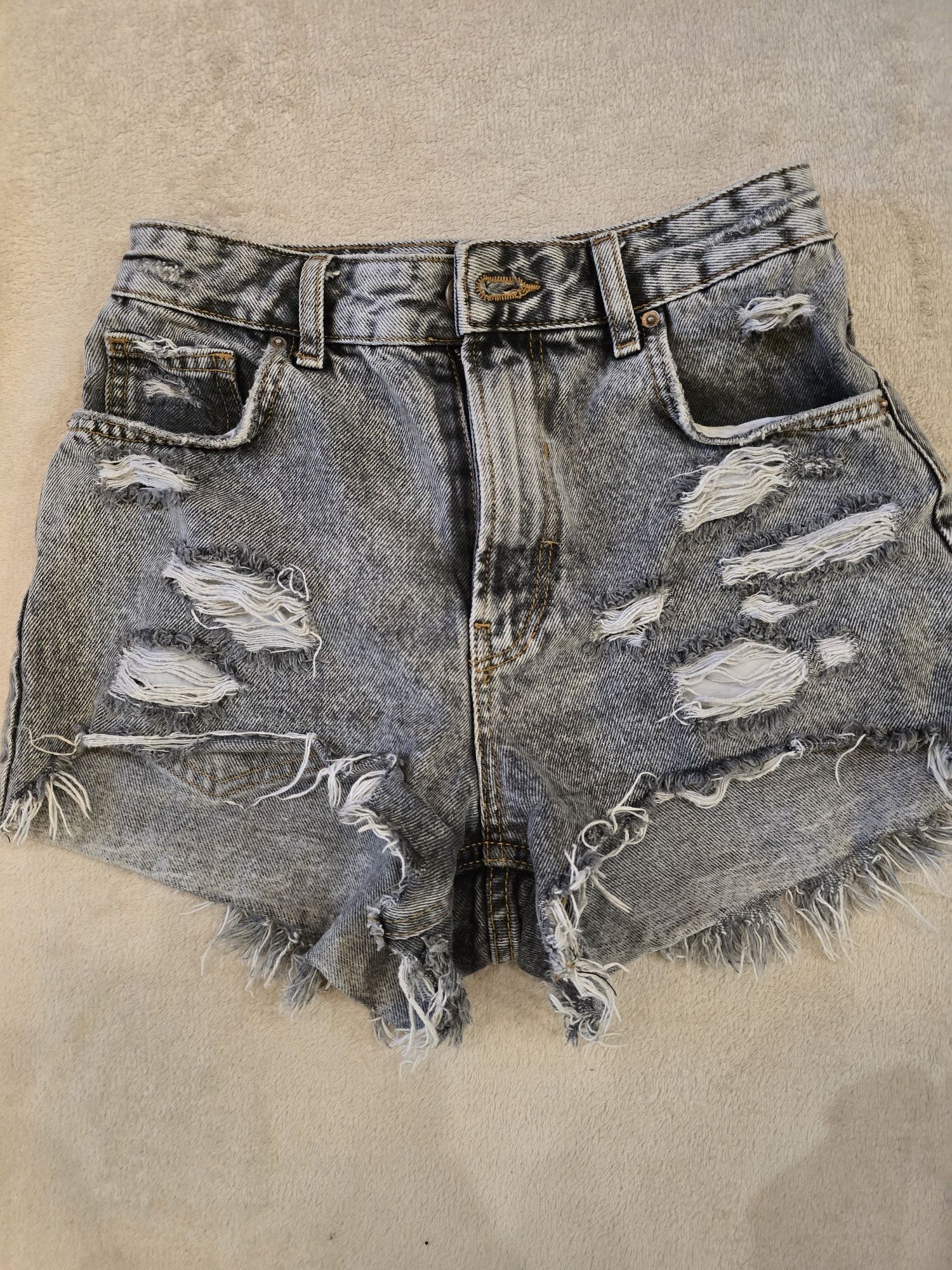 Къси панталонки Bershka