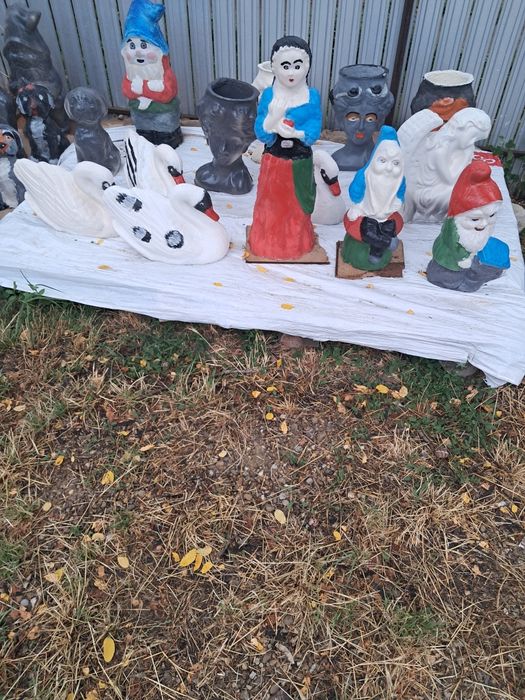 De vinzare diverse  modele figurine decorațiuni gradina