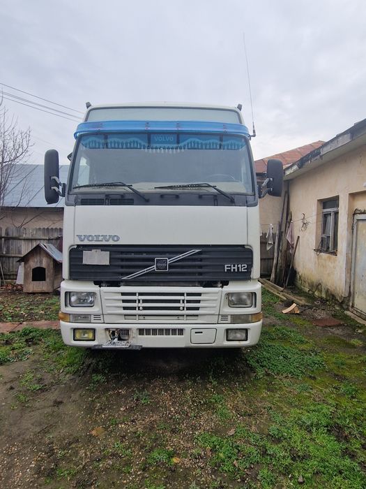 Vănd cap tractor marca Volvo