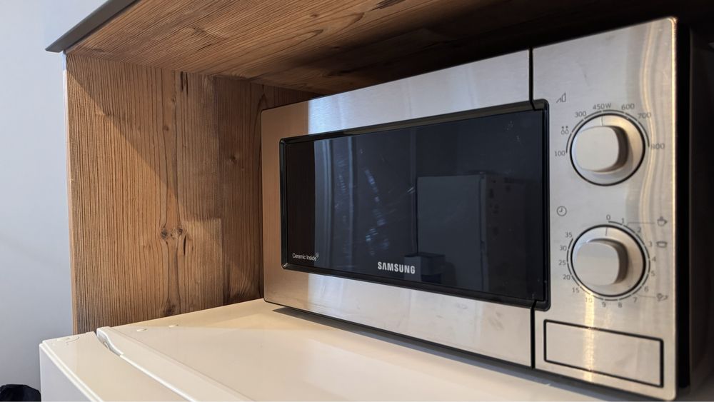 Микроволновка Samsung в идеальном сост