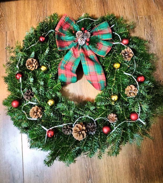 Coronițe de brad natural și artificial.