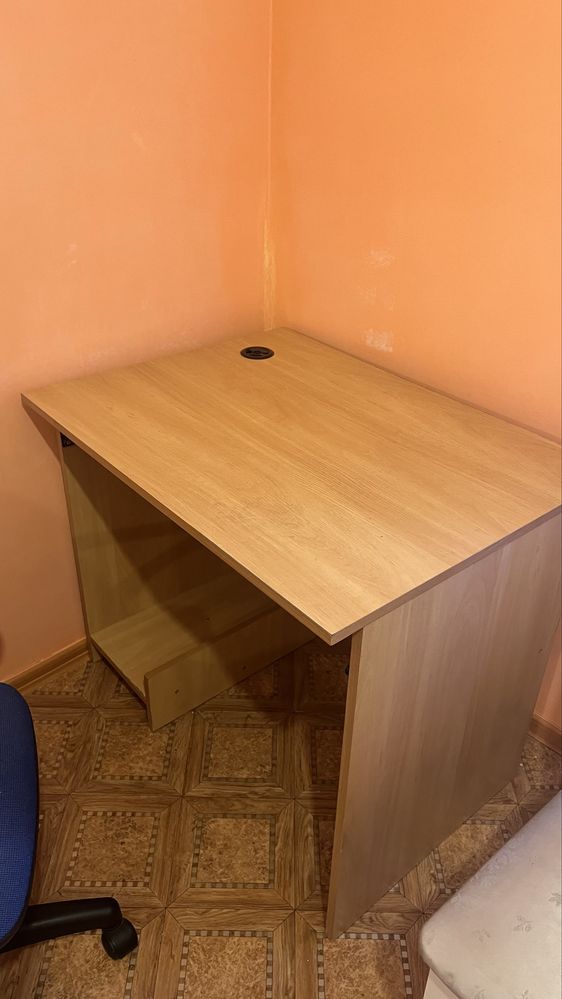 Кресло и стол для компьютера