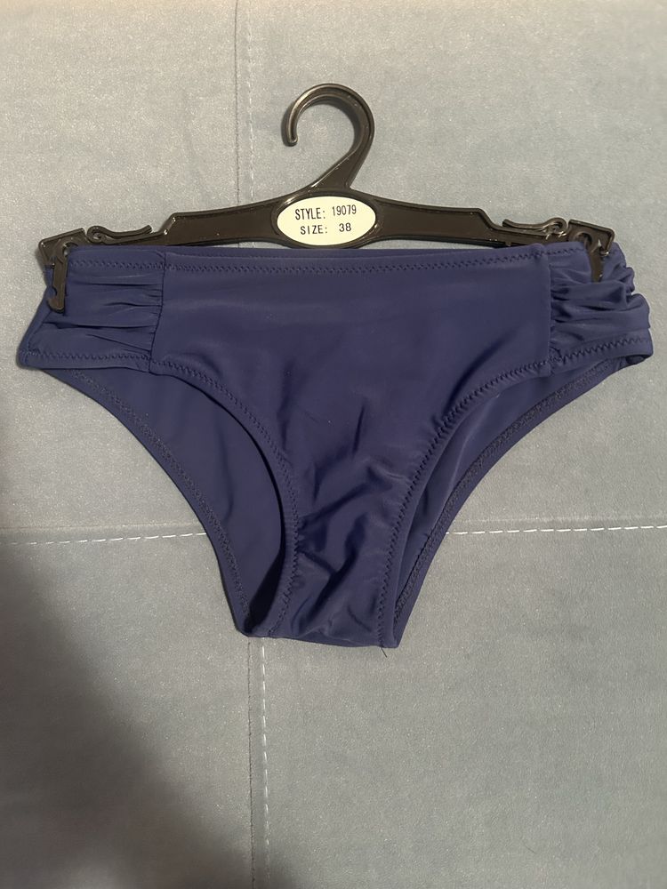 Costum de baie nou cu eticheta