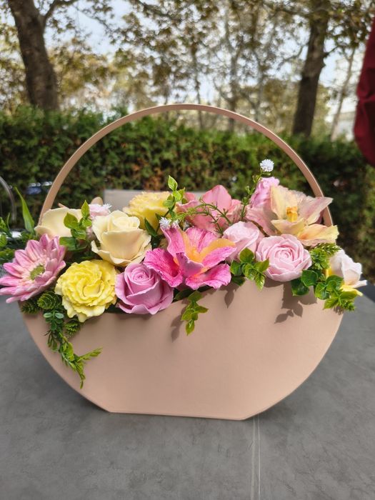 Аранжировка от ароматни сапунени цветя