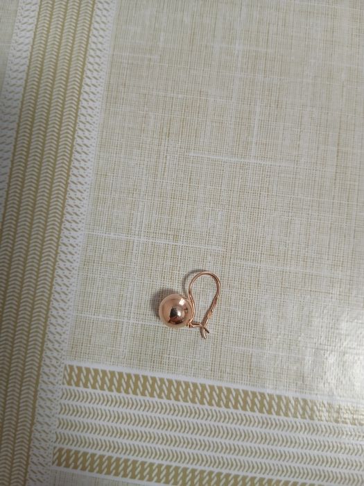 Золотая серёжка .