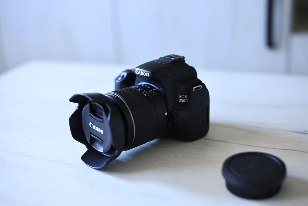 Canon 250D + 18-55 f3.5-5.6
