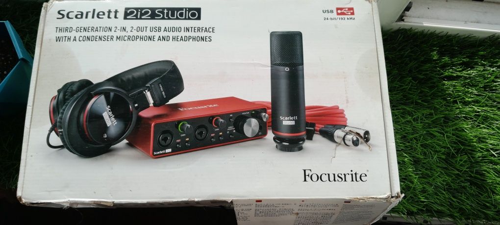 Звуковая карта focusrite scarlett 2i2 3gen studio + микрофон и кабель