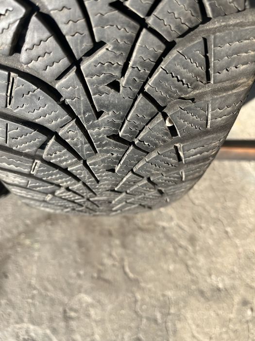 2 бр. зимни гуми 195/65/15 GoodYear 6+ mm DOT 2617